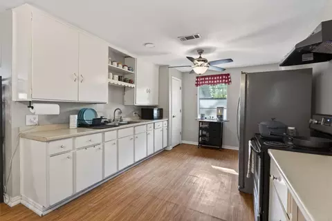 Kitchen - 15185 Travis Ln, Willis, TX 77378 photo 3 of 4