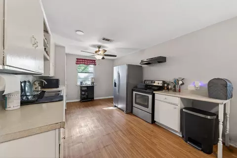 Kitchen - 15185 Travis Ln, Willis, TX 77378 photo 2 of 4
