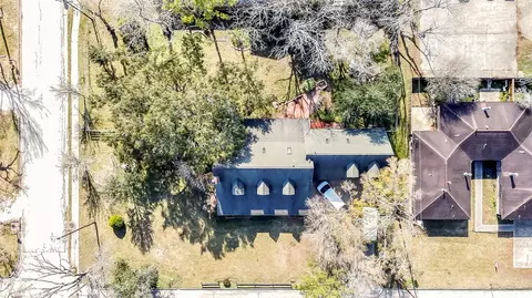 222 Quaker Dr, Friendswood, TX 77546