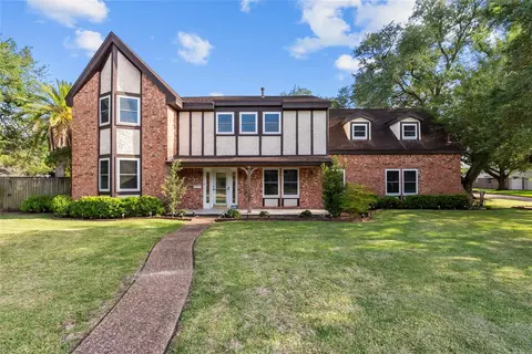 8515 Twelve Oaks Dr, Texas City, TX 77591