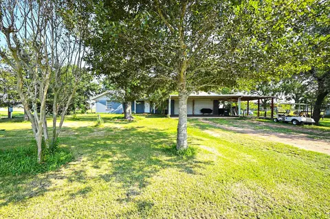14920 Bj Dusek Rd, Wallis, TX 77485