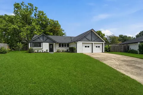 5703 Woodville Ln, Pearland, TX 77584