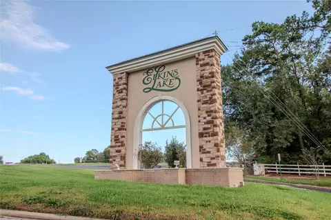 1308 River Oaks Dr, Huntsville, TX 77340