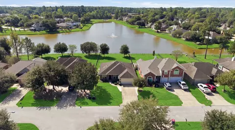 9303 E Lakeside Dr, Magnolia, TX 77354
