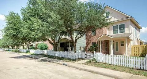 14310 Summer Garden Dr, Houston, TX 77083