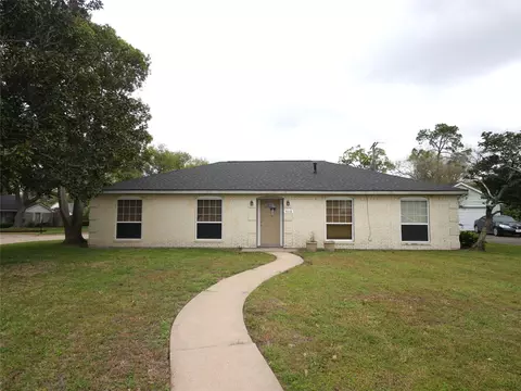 5018 Ash Ct, Dickinson, TX 77539