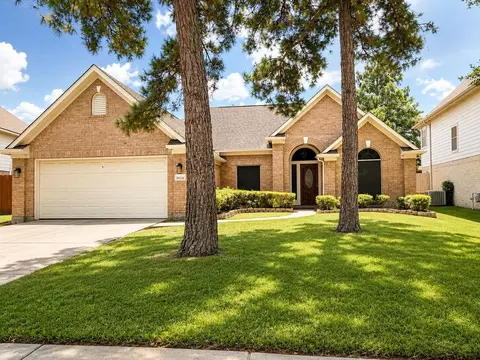10326 N Laurel Branch Dr, Houston, TX 77064