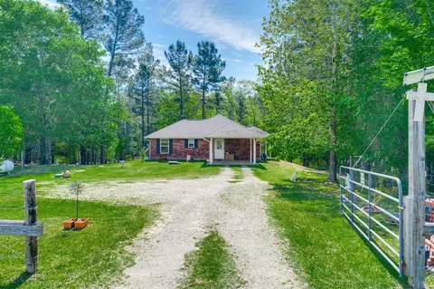 5755 An County Road 153, Palestine, TX 75801