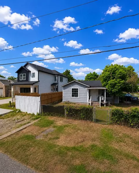 7957 Joy St, Houston, TX 77028