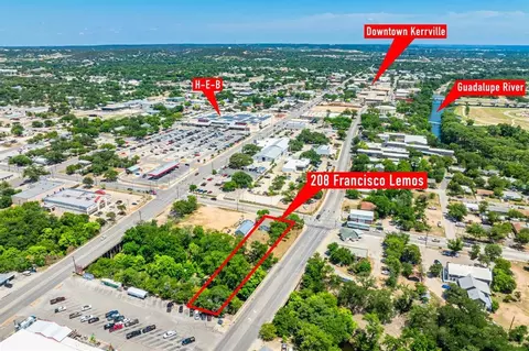 208 Francisco Lemos St, Kerrville, TX 78028