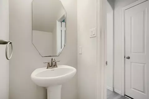 Bath - 8106 Rudy Brook Way, Spring, TX 77379 photo 4 of 4