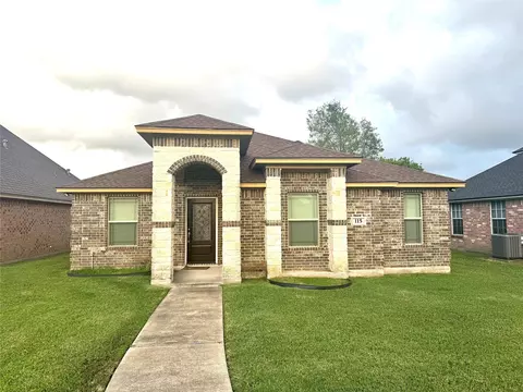 115 Silverbell Cir, Lake Jackson, TX 77566