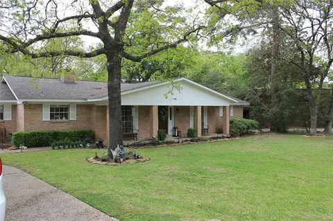 69 Greenbriar Dr, Conroe, TX 77304 photo 1