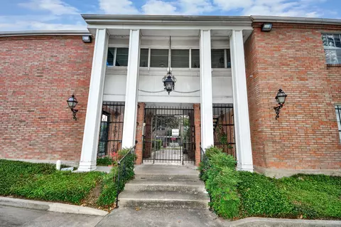 2711 Briarhurst Dr #18, Houston, TX 77057