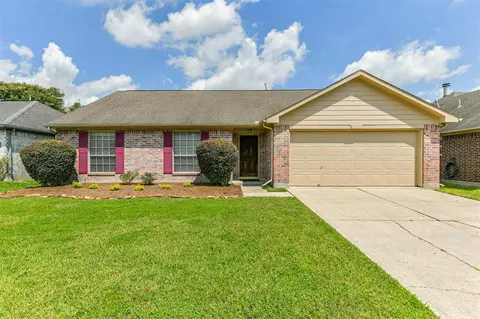 6115 Ray Dr, Pasadena, TX 77505 photo 1