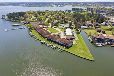 2 Regency Pt, Montgomery, TX 77356