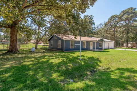 Exterior - 169 W Sunset Dr, Trinity, TX 75862 photo 11 of 12