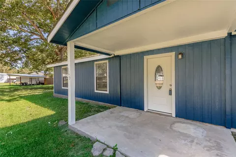 Exterior - 169 W Sunset Dr, Trinity, TX 75862 photo 4 of 12