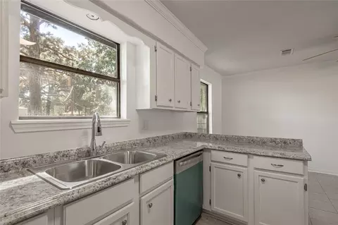 Kitchen - 169 W Sunset Dr, Trinity, TX 75862 photo 3 of 4