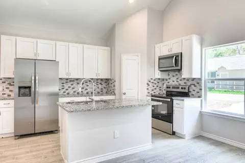 Kitchen - 11789 White Cedar, Willis, TX 77318 photo 1 of 6