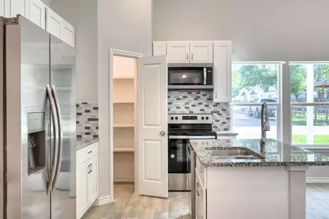 Kitchen - 11789 White Cedar, Willis, TX 77318 photo 3 of 6