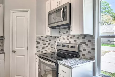 Kitchen - 11789 White Cedar, Willis, TX 77318 photo 4 of 6