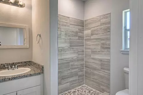 Bath - 11789 White Cedar, Willis, TX 77318 photo 2 of 3