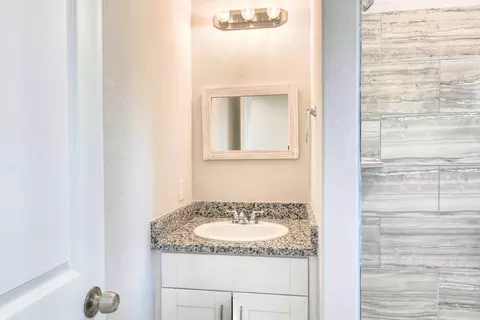 Bath - 11789 White Cedar, Willis, TX 77318 photo 3 of 3