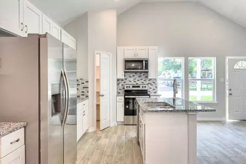 Kitchen - 11789 White Cedar, Willis, TX 77318 photo 2 of 6