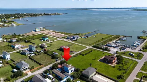 1026 21st St, San Leon, TX 77539