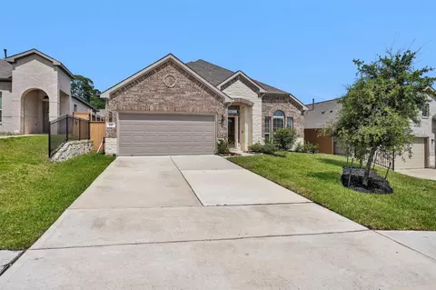 760 Yellow Birch Ln, Conroe, TX 77304