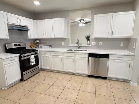5239 Sugar Bush Dr, Houston, TX 77048