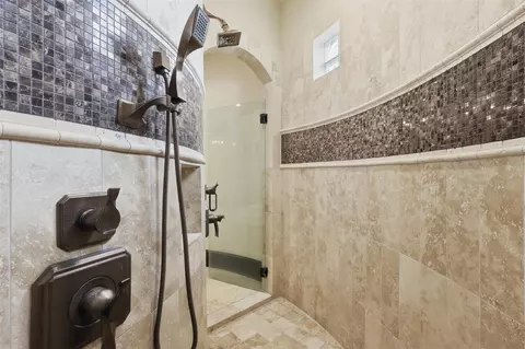 Bath - 14 Post Shadow Estate Ct, Spring, TX 77389 photo 8 of 8