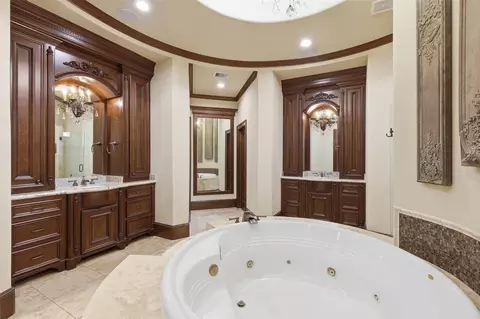 Bath - 14 Post Shadow Estate Ct, Spring, TX 77389 photo 7 of 8