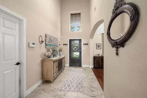 Entry Way - 21902 Trapper Lake Dr, Spring, TX 77388 photo 2 of 5