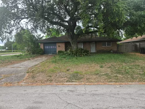 2330 Saxon Dr, Houston, TX 77018