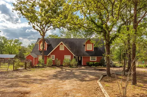 636 Deer Run Rd, Bellville, TX 77418