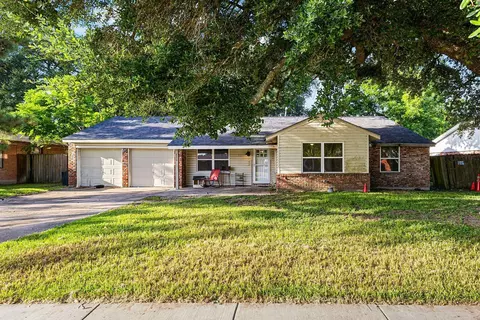 2006 Colby Dr, Baytown, TX 77520
