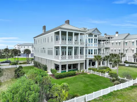 2457 E Seaside Dr, Galveston, TX 77550