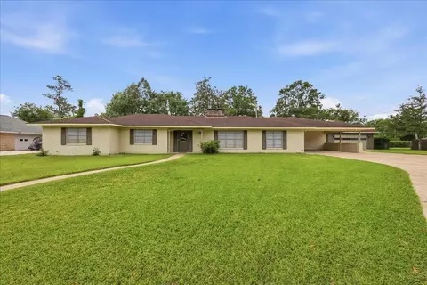 2127 Treemont Ln, Orange, TX 77630