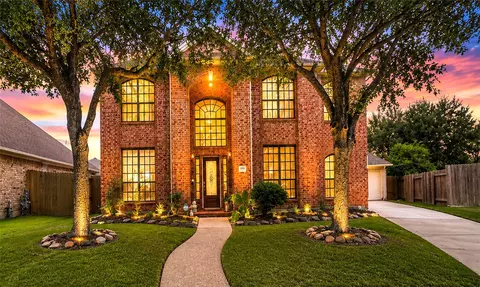 3310 Aspenbrook Ct, Pearland, TX 77581