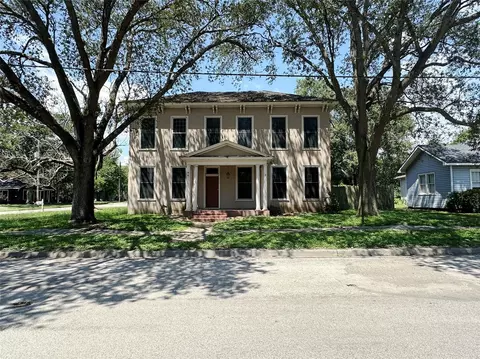 100 W Stockbridge St, Eagle Lake, TX 77434