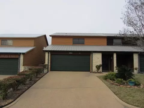 1914 20th St, Huntsville, TX 77340