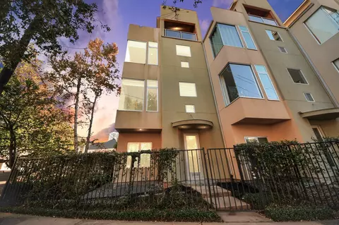 1610 Calumet St, Houston, TX 77004