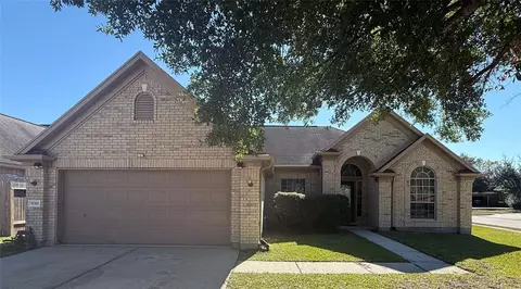 10302 Otter Circle Cir, Baytown, TX 77523