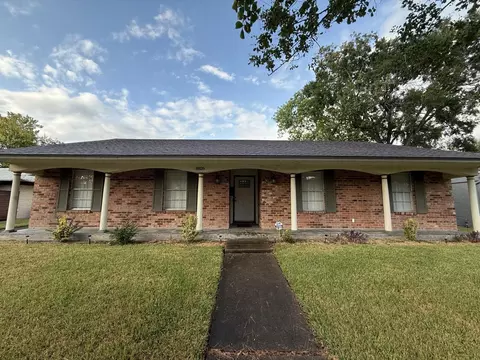 8826 Rowan Ln, Houston, TX 77036