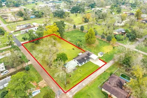 404 Chestnut St, Brazoria, TX 77422