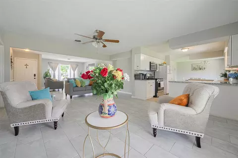 101 Wildrose St, Baytown, TX 77520