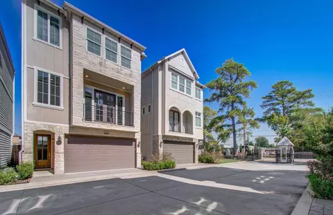 10908 Upland Retreat Dr, Houston, TX 77043