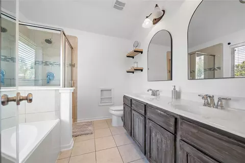 Bath - 21411 Gable Meadows Ln, Spring, TX 77379 photo 1 of 2